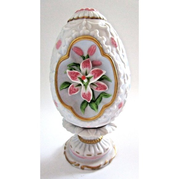 Vintage Lenox  "The Lily Blossom Egg"  1990 with Stand - Bisque Porcelain  4.5" - Picture 1 of 16